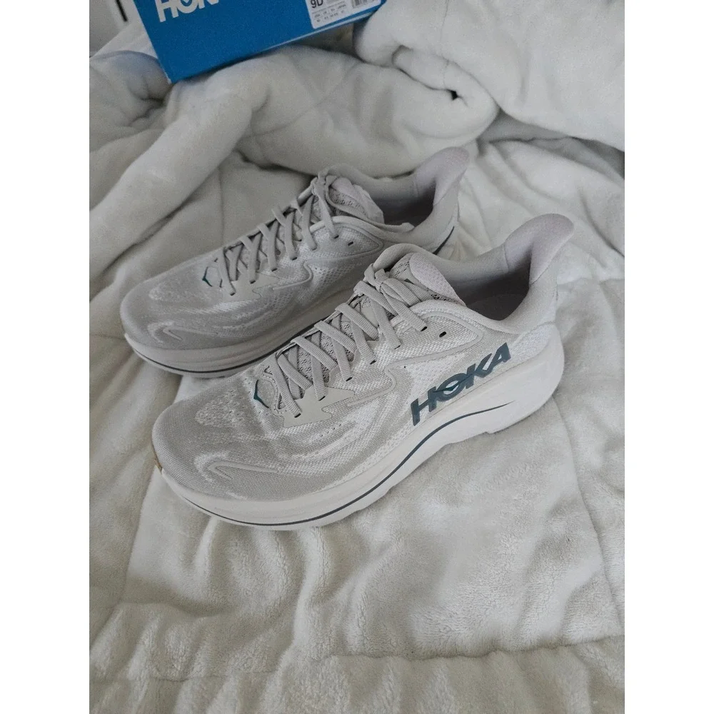 HOKA Men's Clifton 10 Sneakers mens size 9 new with box